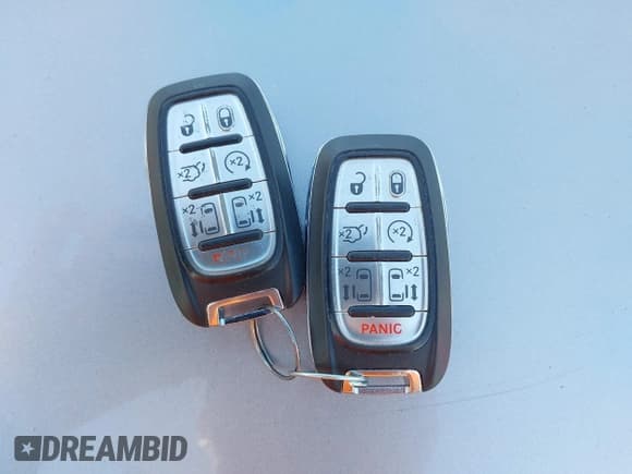 ✅ 2021 Chrysler Pacifica Hybrid Touring L • VIN: 2C4RC1L7XMR581385 • Lot: 43566058. Listed on IAAI with 6,979 mi. Free auction sales archive from the USA and detailed vehicle history report at DreamBid. Image 11.