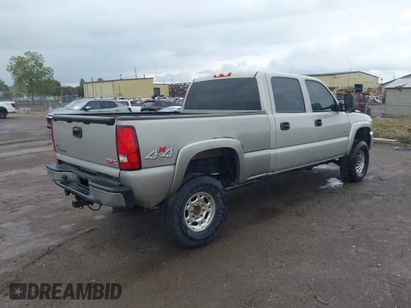 ✅ 2004 GMC Sierra 2500HD SLE • VIN: 1GTHK23164F118926 • Lot: 43306332. Listed on IAAI with Not provided. Free auction sales archive from the USA and detailed vehicle history report at DreamBid. Image 4.