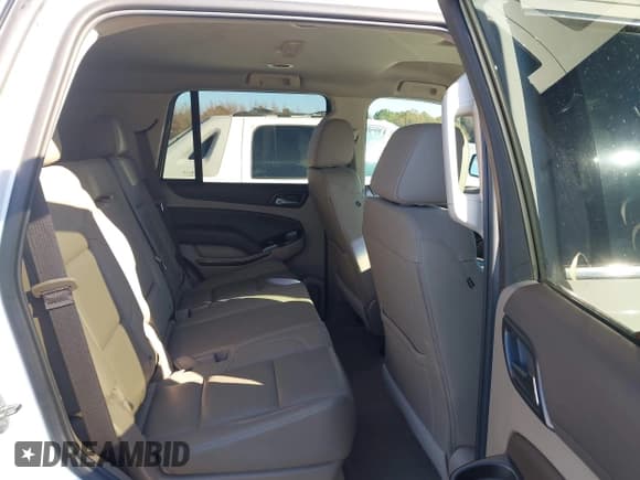 ✅ 2019 Chevrolet Tahoe LT • VIN: 1GNSCBKC0KR325658 • Lot: 43706065. Wystawiony na IAAI z przebiegiem 119 056 mil. Bezpłatny archiwum sprzedaży aukcyjnych z USA i szczegółowy raport historii pojazdu na DreamBid. Zdjęcie 8.