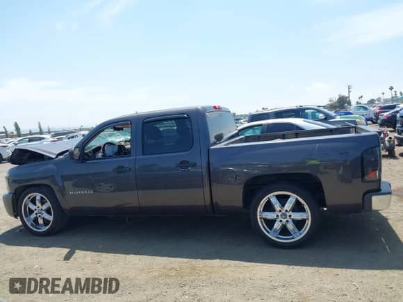 2010 Chevrolet Silverado 1500 LT z VIN 3GCRCSEA5AG129117, wystawiony jako IAAI lot #42391690 z przebiegiem 199 087 mil mil oraz . Historia ofert i sprzedaży dostępna na DreamBid. Obrazek 14.