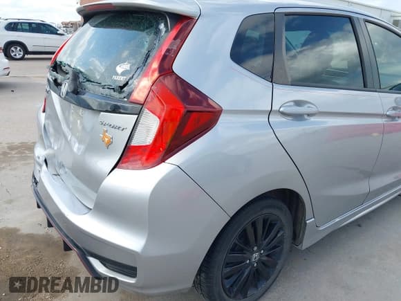 ✅ 2018 Honda Fit Sport • VIN: 3HGGK5G64JM709465 • Lot: 42322071. Listed on IAAI with 136,574 mi. Free auction sales archive from the USA and detailed vehicle history report at DreamBid. Image 18.