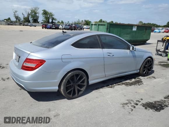 ✅ 2013 Mercedes-Benz C 250 • VIN: WDDGJ4HB0DF995087 • Лот: 54379365. Опубликован ранее на Copart с пробегом 104 348 миль. Бесплатный доступ к архиву аукционных продаж из США и подробный отчёт об истории автомобиля на DreamBid. Изображение 3.