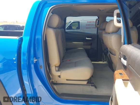 ✅ 2011 Toyota Tundra Limited • VIN: 5TFHW5F16BX170503 • Lot: 42294107. Wystawiony na IAAI z przebiegiem 179 366 mil. Bezpłatny archiwum sprzedaży aukcyjnych z USA i szczegółowy raport historii pojazdu na DreamBid. Zdjęcie 8.