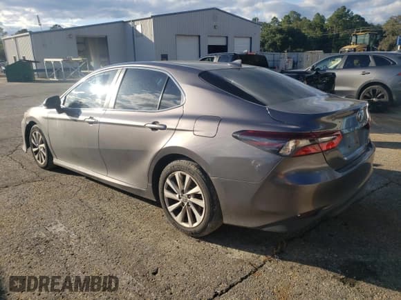 ✅ 2022 Toyota Camry LE • VIN: 4T1C11AK5NU657176 • Lot: 86294235. Wystawiony na Copart z przebiegiem 107 339 mil. Bezpłatny archiwum sprzedaży aukcyjnych z USA i szczegółowy raport historii pojazdu na DreamBid. Zdjęcie 2.