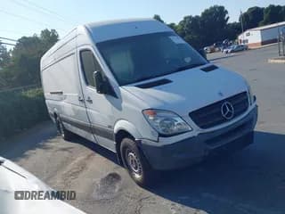 ✅ 2012 Mercedes-Benz Sprinter Cargo • VIN: WD3PE8CB8C5680484 • Lot: 43197403. Wystawiony na IAAI z przebiegiem 187 461 mil. Bezpłatny archiwum sprzedaży aukcyjnych z USA i szczegółowy raport historii pojazdu na DreamBid. Zdjęcie 1.