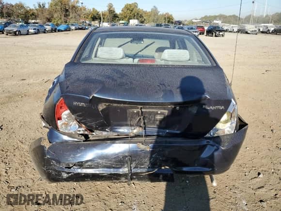 2006 Hyundai Elantra GLS z VIN KMHDN46D16U285034, wystawiony jako Copart lot #76962624 z przebiegiem 190 066 mil mil oraz Szkoda całkowita • Salvage title. Historia ofert i sprzedaży dostępna na DreamBid. Obrazek 6.