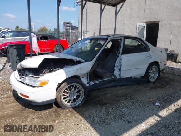 ✅ 1994 Honda Accord EX • VIN: 1HGCD5656RA085372 • Lot: 40337421. Listed on IAAI with 99,800 mi. Free auction sales archive from the USA and detailed vehicle history report at DreamBid. Image 19.