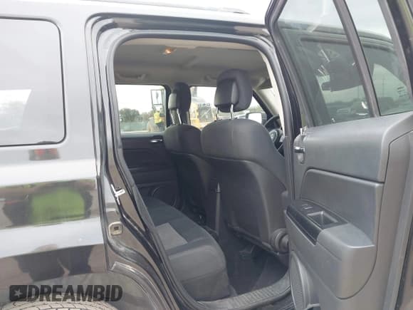 ✅ 2011 Jeep Patriot Latitude • VIN: 1J4NT1GAXBD119715 • Lot: 43808177. Listed on IAAI with 126,881 mi. Free auction sales archive from the USA and detailed vehicle history report at DreamBid. Image 8.