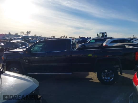 ✅ 2019 GMC Sierra 2500HD SLE • VIN: 1GT12PEY9KF148167 • Lot: 43678820. Wystawiony na IAAI z przebiegiem 265 894 mil. Bezpłatny archiwum sprzedaży aukcyjnych z USA i szczegółowy raport historii pojazdu na DreamBid. Zdjęcie 14.