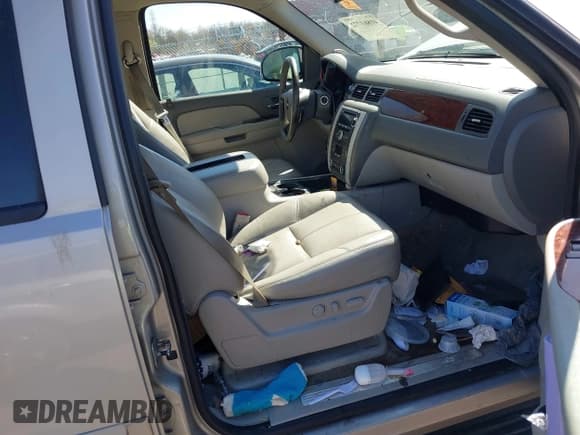 ✅ 2009 GMC Yukon SLT 4SB • VIN: 1GKFK33089R168984 • Lot: 41863772. Listed on IAAI with 316,967 mi. Free auction sales archive from the USA and detailed vehicle history report at DreamBid. Image 5.