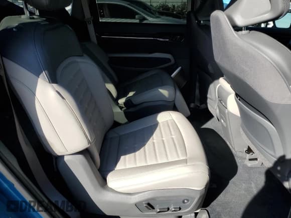 ✅ 2024 Kia EV9 Land • VIN: KNDADFS50R6030257 • Lot: 67061105. Listed on Copart with 11,301 mi. Free auction sales archive from the USA and detailed vehicle history report at DreamBid. Image 11.