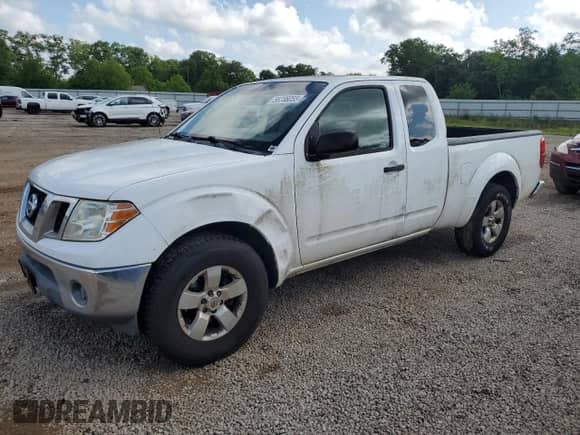 2011 Nissan Frontier SV z VIN 1N6AD0CU5BC423548, wystawiony jako Copart lot #56206055 z przebiegiem 153 490 mil mil oraz Czysty tytuł • Clean title. Historia ofert i sprzedaży dostępna na DreamBid. Obrazek 1.