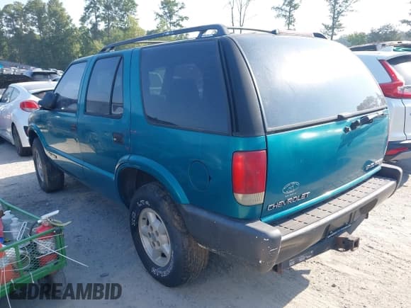 ✅ 1995 Chevrolet Blazer • VIN: 1GNDT13W9SK201781 • Lot: 43080590. Wystawiony na IAAI z przebiegiem 140 231 mil. Bezpłatny archiwum sprzedaży aukcyjnych z USA i szczegółowy raport historii pojazdu na DreamBid. Zdjęcie 3.