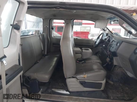 ✅ 2008 Ford F-250 XL • VIN: 1FTSX20598EB63093 • Лот: 41589191. Опубликован ранее на IAAI с пробегом 127 082 миль. Бесплатный доступ к архиву аукционных продаж из США и подробный отчёт об истории автомобиля на DreamBid. Изображение 8.