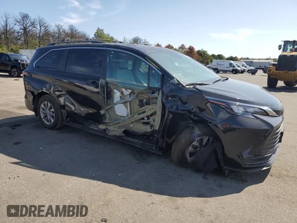✅ 2025 Toyota Sienna LE • VIN: 5TDBSKFC7SS197510 • Lot: 81297945. Listed on Copart with 7,806 mi. Free auction sales archive from the USA and detailed vehicle history report at DreamBid. Image 4.