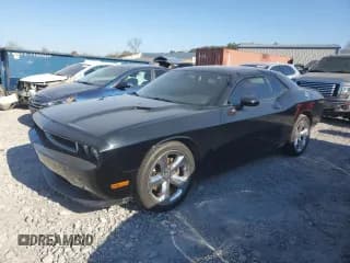 ✅ 2013 Dodge Challenger SXT • VIN: 2C3CDYAGXDH524922 • Lot: 82831684. Wystawiony na Copart z przebiegiem 218 839 mil. Bezpłatny archiwum sprzedaży aukcyjnych z USA i szczegółowy raport historii pojazdu na DreamBid. Zdjęcie 1.