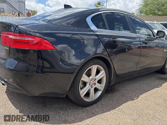 ✅ 2019 Jaguar XE 25t Premium • VIN: SAJAD4FX2KCP51611 • Lot: 59555185. Wystawiony na Copart z przebiegiem 56 200 mil. Bezpłatny archiwum sprzedaży aukcyjnych z USA i szczegółowy raport historii pojazdu na DreamBid. Zdjęcie 4.