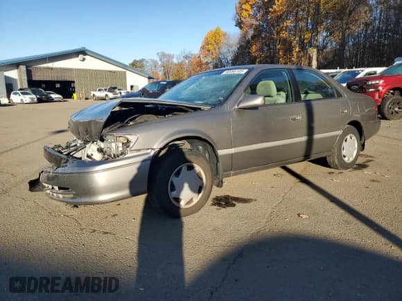 ✅ 2000 Toyota Camry CE • VIN: 4T1BG22K9YU684707 • Lot: 90096105. Listed on Copart with 163,910 mi. Free auction sales archive from the USA and detailed vehicle history report at DreamBid. Image 1.