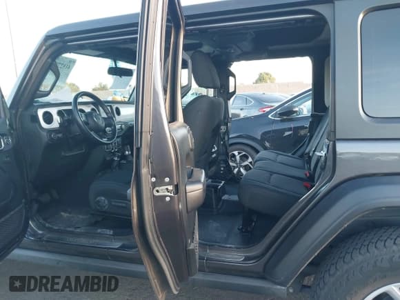 ✅ 2021 Jeep Wrangler Unlimited Sport S • VIN: 1C4HJXDG7MW583315 • Lot: 41827899. Listed on IAAI with 25,264 mi. Free auction sales archive from the USA and detailed vehicle history report at DreamBid. Image 8.