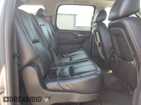 2010 Chevrolet Suburban LT z VIN 1GNUKJE36AR231624, wystawiony jako Copart lot #84595965 z przebiegiem 318 317 mil mil oraz Szkoda całkowita • Salvage title. Historia ofert i sprzedaży dostępna na DreamBid. Obrazek 11.