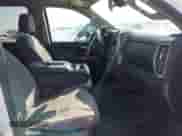 2020 Chevrolet Silverado 2500HD LT z VIN 1GC1YNEY7LF301858, wystawiony jako IAAI lot #42650174 z przebiegiem 107 523 mil mil oraz . Historia ofert i sprzedaży dostępna na DreamBid. Obrazek 5.