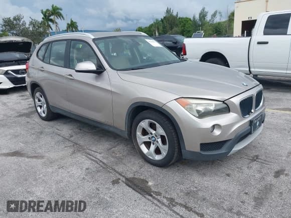 ✅ 2014 BMW X1 sDrive28i • VIN: WBAVM1C52EVW46610 • Lot: 43224841. Wystawiony na IAAI z przebiegiem 176 931 mil. Bezpłatny archiwum sprzedaży aukcyjnych z USA i szczegółowy raport historii pojazdu na DreamBid. Zdjęcie 1.