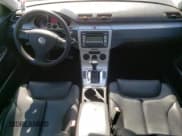 ✅ 2008 Volkswagen Passat Komfort • VIN: WVWLK73C18E073432 • Lot: 85330185. Wystawiony na Copart z przebiegiem 129 790 mil. Bezpłatny archiwum sprzedaży aukcyjnych z USA i szczegółowy raport historii pojazdu na DreamBid. Zdjęcie 8.