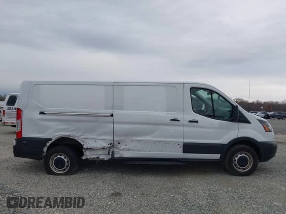 ✅ 2019 Ford Transit Cargo • VIN: 1FTYE2YM7KKB75117 • Lot: 43631171. Wystawiony na IAAI z przebiegiem 35 158 mil. Bezpłatny archiwum sprzedaży aukcyjnych z USA i szczegółowy raport historii pojazdu na DreamBid. Zdjęcie 13.