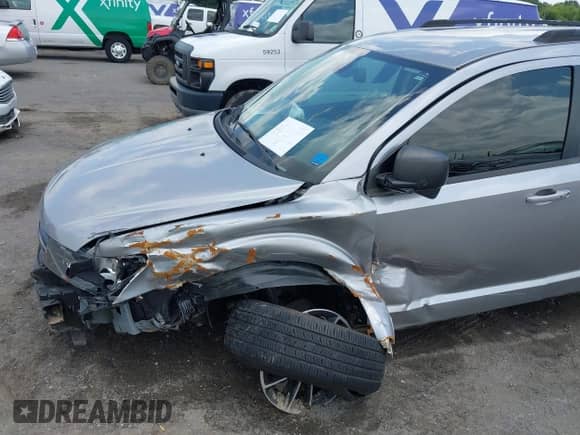 2018 Dodge Journey SE с VIN 3C4PDCAB9JT444843, выставлен на аукционе IAAI как лот 42473807 с пробегом 146 996 миль миль и . История ставок и продаж доступна на DreamBid. Изображение 18.