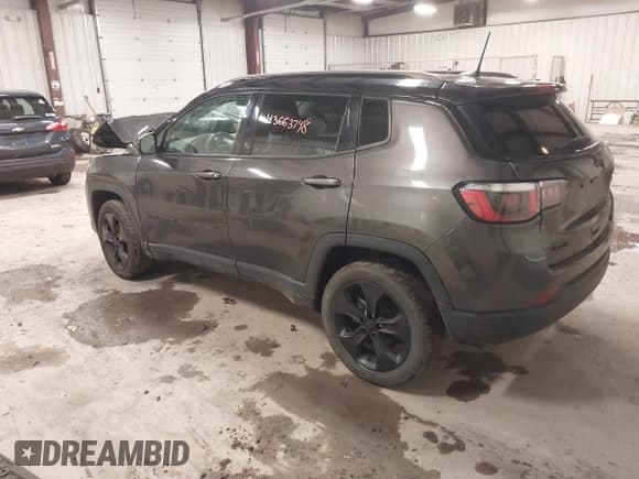 ✅ 2018 Jeep Compass Latitude • VIN: 3C4NJDBB2JT402261 • Lot: 43663748. Listed on IAAI with 124,976 mi. Free auction sales archive from the USA and detailed vehicle history report at DreamBid. Image 3.