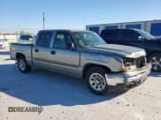✅ 2006 Chevrolet Silverado 1500 LS • VIN: 2GCEC13V661356587 • Lot: 90408445. Wystawiony na Copart z przebiegiem 256 204 mil. Bezpłatny archiwum sprzedaży aukcyjnych z USA i szczegółowy raport historii pojazdu na DreamBid. Zdjęcie 4.