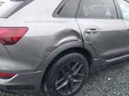 ✅ 2021 Audi e-tron Premium • VIN: WA1AAAGE8MB010823 • Lot: 41254590. Wystawiony na IAAI z przebiegiem 21 171 mil. Bezpłatny archiwum sprzedaży aukcyjnych z USA i szczegółowy raport historii pojazdu na DreamBid. Zdjęcie 6.