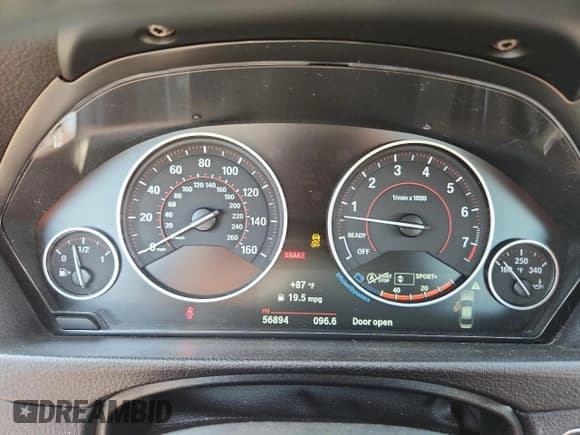 ✅ 2017 BMW 3 Series 340i xDrive • VIN: WBA8B7G37HNT70900 • Лот: 66012225. Опубликован ранее на Copart с пробегом 56 894 миль. Бесплатный доступ к архиву аукционных продаж из США и подробный отчёт об истории автомобиля на DreamBid. Изображение 9.