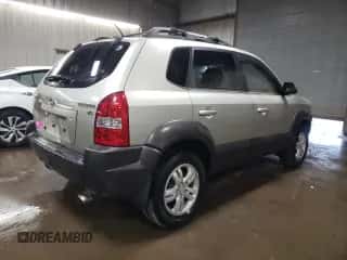 2007 Hyundai Tucson SE z VIN KM8JN12D77U589932, wystawiony jako Copart lot #76968704 z przebiegiem 76 996 mil mil oraz Szkoda całkowita • Salvage title. Historia ofert i sprzedaży dostępna na DreamBid. Obrazek 3.
