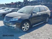 ✅ 2017 Chevrolet Traverse Premier • VIN: 1GNKRJKD9HJ235028 • Lot: 43579008. Wystawiony na IAAI z przebiegiem 186 330 mil. Bezpłatny archiwum sprzedaży aukcyjnych z USA i szczegółowy raport historii pojazdu na DreamBid. Zdjęcie 2.