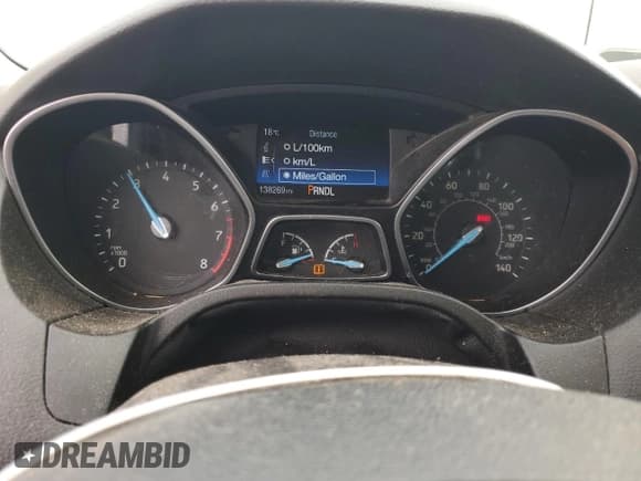 ✅ 2015 Ford Focus SE • VIN: 1FADP3F25FL275643 • Lot: 93645995. Wystawiony na Copart z przebiegiem 138 269 mil. Bezpłatny archiwum sprzedaży aukcyjnych z USA i szczegółowy raport historii pojazdu na DreamBid. Zdjęcie 9.