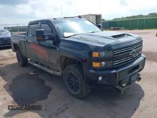 2018 Chevrolet Silverado 2500HD LTZ с VIN 1GC1KWEY4JF171235, выставлен на аукционе IAAI как лот 42819348 с пробегом 150 302 миль миль и . История ставок и продаж доступна на DreamBid. Изображение 1.