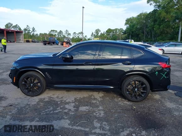 ✅ 2025 BMW X4 xDrive30i • VIN: 5UX33DT06S9X74886 • Lot: 42731054. Listed on IAAI with 7,278 mi. Free auction sales archive from the USA and detailed vehicle history report at DreamBid. Image 14.