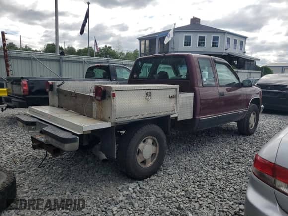 1999 Chevrolet Silverado 1500 с VIN 1GCEK19R6XR136842, выставлен на аукционе Copart как лот 60829245 с пробегом 232 647 миль миль и Чистый • Clean title. История ставок и продаж доступна на DreamBid. Изображение 3.