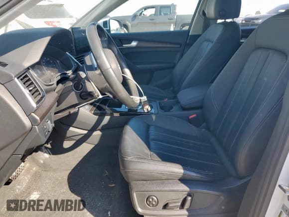 ✅ 2023 Audi Q5 Premium • VIN: WA1ABAFY4P2010864 • Lot: 80744625. Wystawiony na Copart z przebiegiem 28 416 mil. Bezpłatny archiwum sprzedaży aukcyjnych z USA i szczegółowy raport historii pojazdu na DreamBid. Zdjęcie 7.