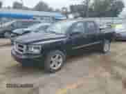 2010 Dodge Dakota SXT z VIN 1D7CW3GP2AS177872, wystawiony jako Copart lot #72944174 z przebiegiem 131 777 mil mil oraz Szkoda całkowita • Salvage title. Historia ofert i sprzedaży dostępna na DreamBid. Obrazek 1.