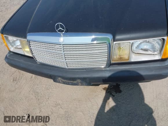 ✅ 1985 Mercedes-Benz 190 • VIN: WDBDA24C9FF097301 • Lot: 42962228. Wystawiony na IAAI z przebiegiem 67 789 mil. Bezpłatny archiwum sprzedaży aukcyjnych z USA i szczegółowy raport historii pojazdu na DreamBid. Zdjęcie 13.