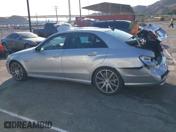 ✅ 2012 Mercedes-Benz E 63 AMG • VIN: WDDHF7EB5CA501989 • Lot: 43326335. Wystawiony na IAAI z przebiegiem 105 982 mil. Bezpłatny archiwum sprzedaży aukcyjnych z USA i szczegółowy raport historii pojazdu na DreamBid. Zdjęcie 14.