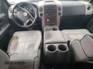 ✅ 2006 Lincoln Mark LT • VIN: 5LTPW16566FJ04209 • Lot: 79667844. Wystawiony na Copart z przebiegiem 165 512 mil. Bezpłatny archiwum sprzedaży aukcyjnych z USA i szczegółowy raport historii pojazdu na DreamBid. Zdjęcie 8.