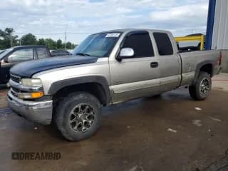 ✅ 2000 Chevrolet Silverado 1500 LS • VIN: 1GCEK19T4YE381434 • Lot: 67255125. Listed on Copart with 213,141 mi. Free auction sales archive from the USA and detailed vehicle history report at DreamBid. Image 1.