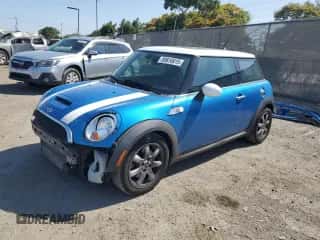2010 MINI Hardtop S with VIN WMWMF7C58ATX42725, listed as a Copart auction lot 59818915 with 86,452 mi miles and Salvage title. Bid and sale history available at DreamBid. Image 1.