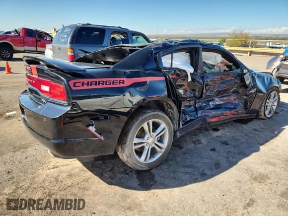 ✅ 2014 Dodge Charger RT Plus • VIN: 2C3CDXDT1EH334771 • Lot: 84260635. Wystawiony na Copart z przebiegiem Nie podano. Bezpłatny archiwum sprzedaży aukcyjnych z USA i szczegółowy raport historii pojazdu na DreamBid. Zdjęcie 3.