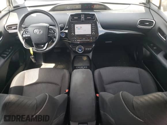 2021 Toyota Prius LE z VIN JTDKAMFP7M3176372, wystawiony jako Copart lot #68893794 z przebiegiem 59 421 mil mil oraz Szkoda całkowita • Salvage title. Historia ofert i sprzedaży dostępna na DreamBid. Obrazek 8.