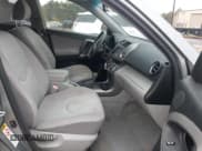 ✅ 2008 Toyota RAV4 • VIN: JTMZD33V885085138 • Лот: 43499885. Опубликован ранее на IAAI с пробегом 193 766 миль. Бесплатный доступ к архиву аукционных продаж из США и подробный отчёт об истории автомобиля на DreamBid. Изображение 5.