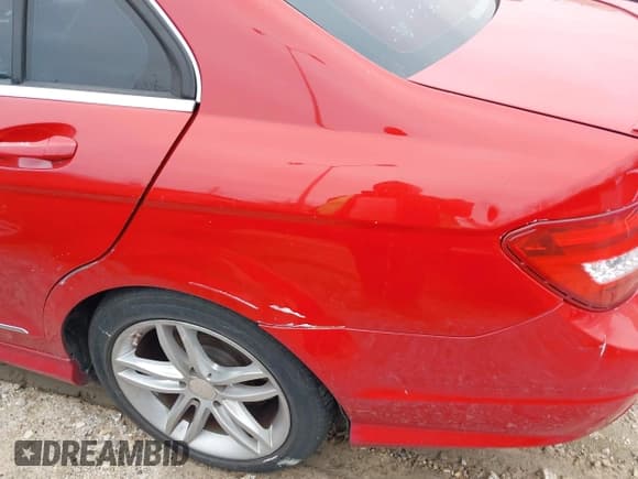 ✅ 2013 Mercedes-Benz C 250 Sport • VIN: WDDGF4HBXDR263873 • Lot: 41266862. Wystawiony na IAAI z przebiegiem 112 861 mil. Bezpłatny archiwum sprzedaży aukcyjnych z USA i szczegółowy raport historii pojazdu na DreamBid. Zdjęcie 6.